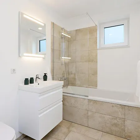 5 Bedroom Cozy In Lembruch-duemmer * Lembruch